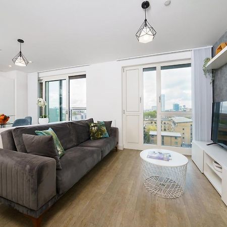 Stylish Fully-Equipped One Bedroom Apartment With Extra Sofa Bed, Free Secure Parking, Onsite Gym, 24Hr Security & Concierge Londen Buitenkant foto