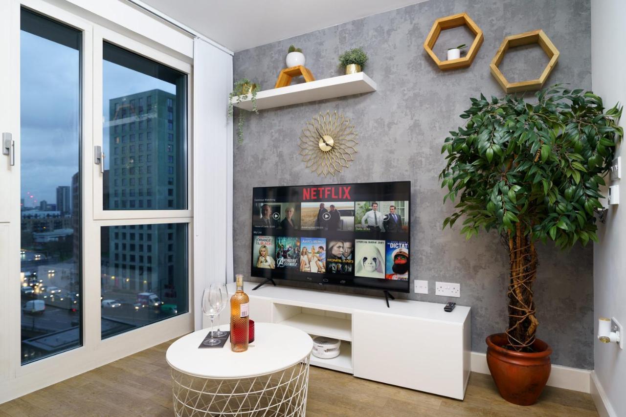 Stylish Fully-Equipped One Bedroom Apartment With Extra Sofa Bed, Free Secure Parking, Onsite Gym, 24Hr Security & Concierge Londen Buitenkant foto